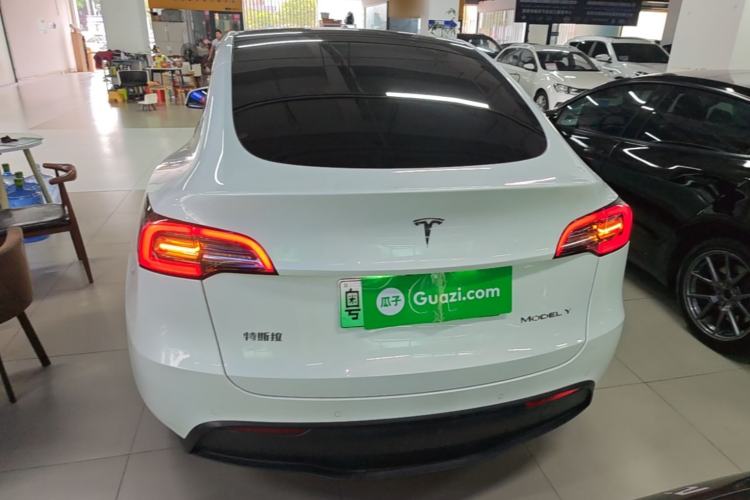 Tesla Model Y 2021 — 5