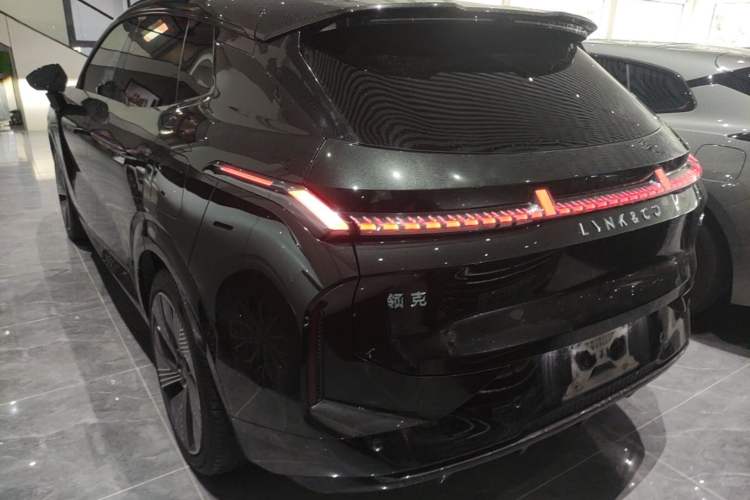 Lynk & Co 08 EM-P 2023 — фото 4