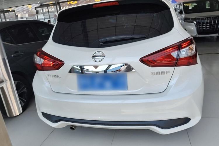 Nissan Tiida 2023 — 5