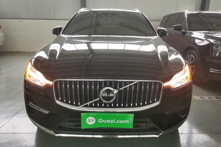 Volvo XC60 2025 — 2