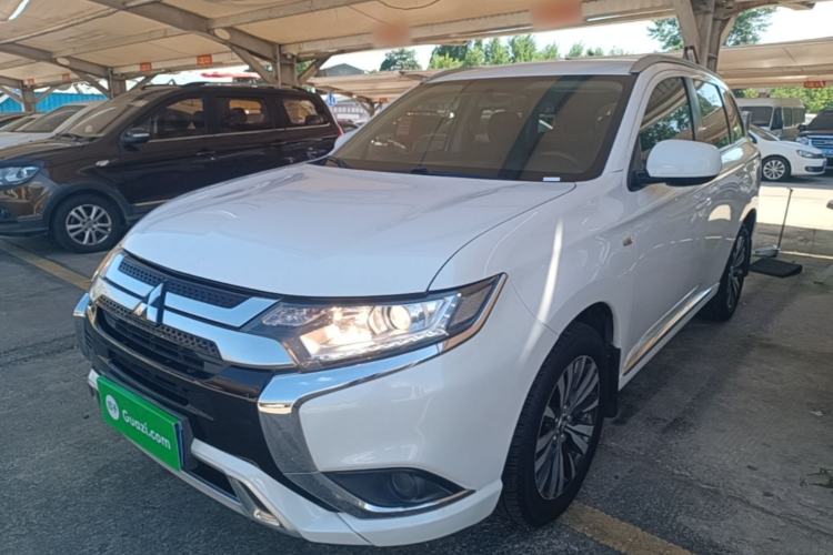 Mitsubishi outlander 2020 — фото 1