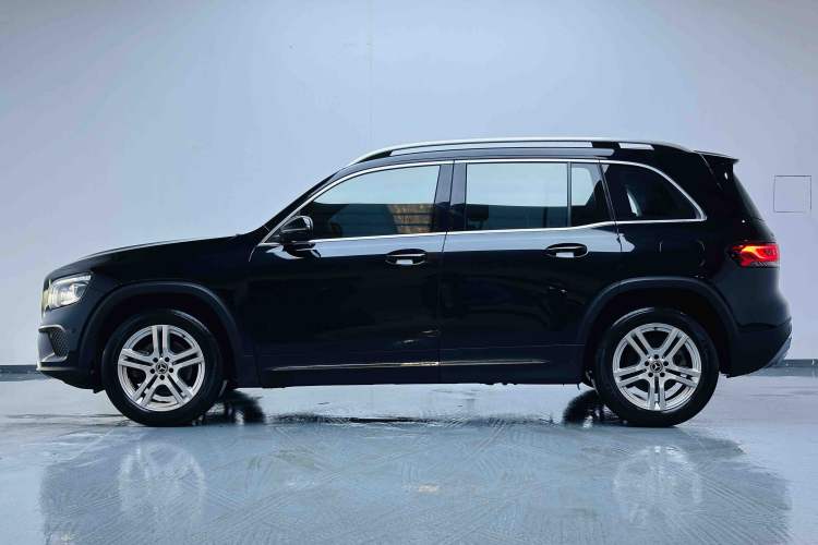 Mercedes-Benz GLB 200 2023 — 4