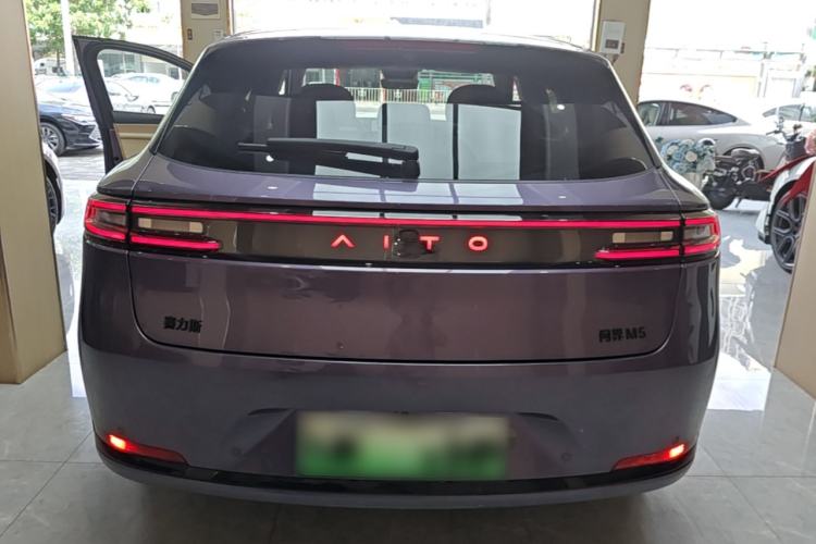 AITO M5 2025 — 5