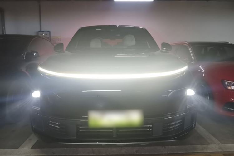 Li Auto L8 2025 — 2