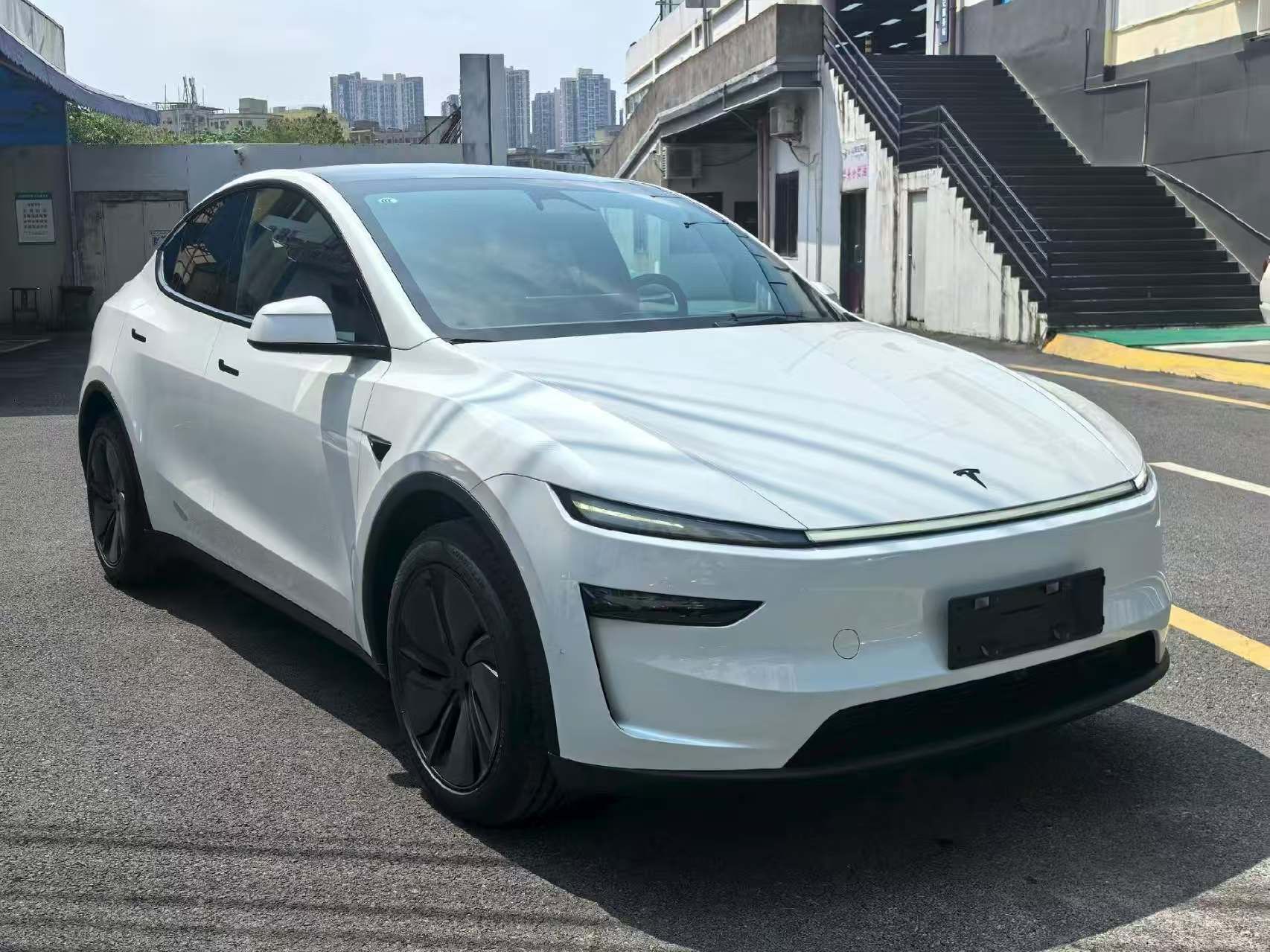 Tesla Model Y 2026 — фото 3
