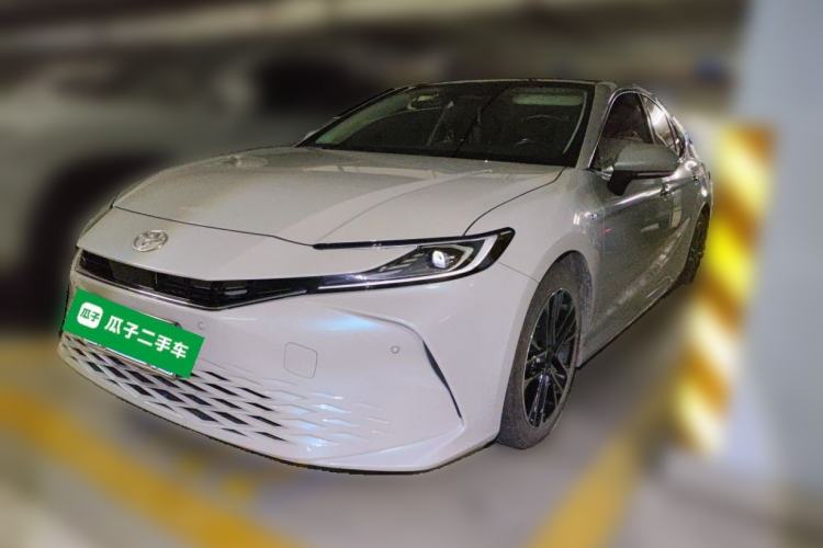 Toyota Camry 2024 — фото 1