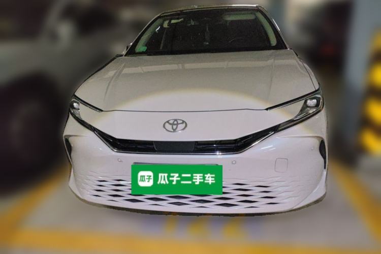 Toyota Camry 2024 — фото 2