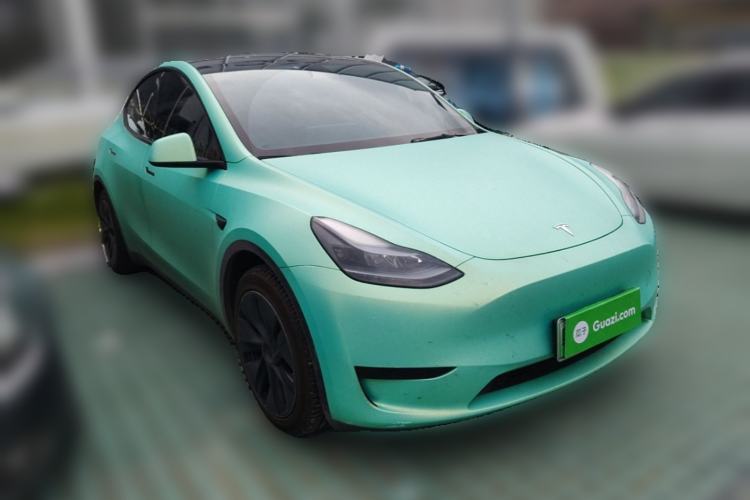 Tesla Model Y 2024 — 3