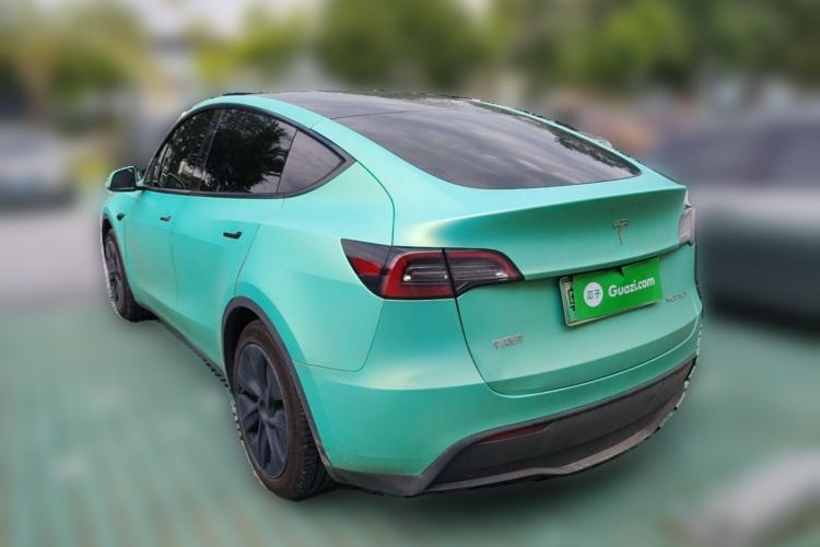 Tesla Model Y 2024 — 4