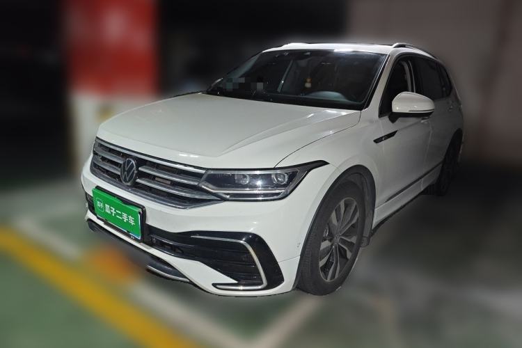 Volkswagen Tiguan L 2023 — фото 1