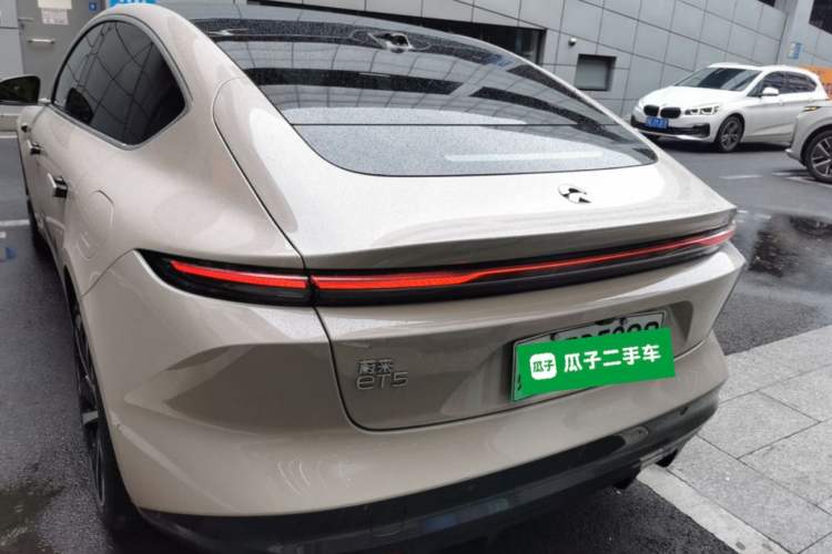 NIO ET5 2022 — 5