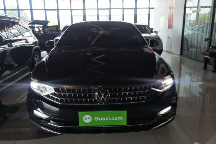 Volkswagen Magotan 2023 — 2