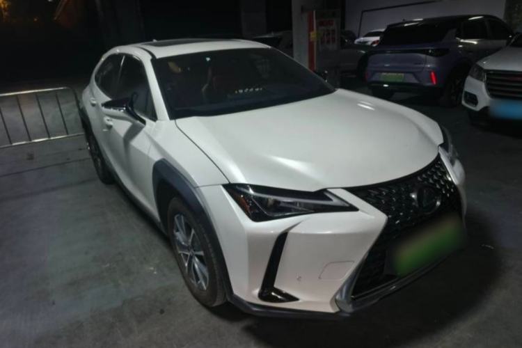Lexus UX 300e 2020 — фото 3