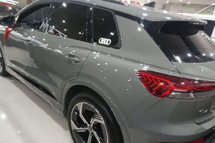 Audi Q4 e-tron 2023 — 4