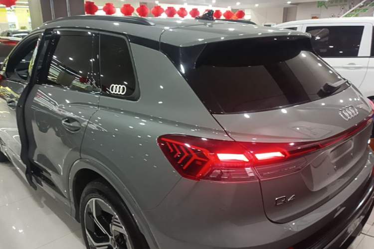 Audi Q4 e-tron 2023 — 5