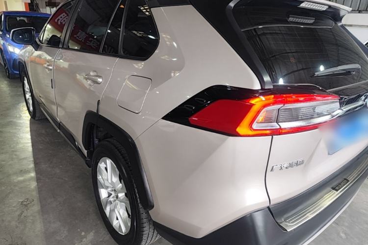 Toyota RAV4 2022 — 4