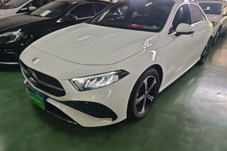 Mercedes-Benz A 200 L 2023 — фото 1