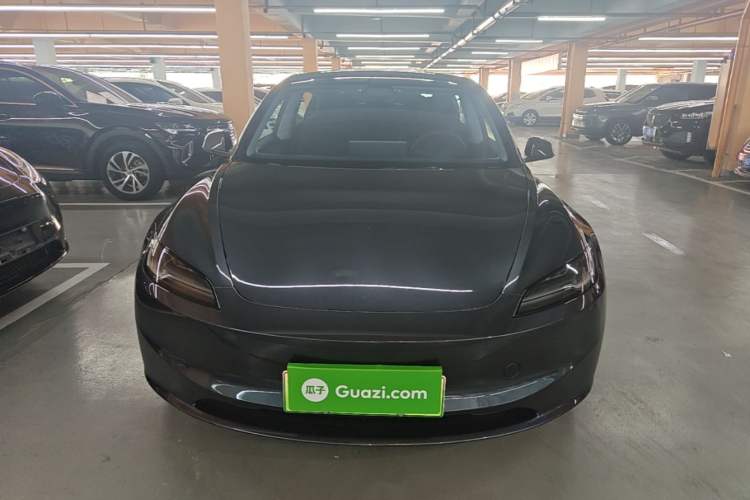 Tesla Model 3 2025 — 2