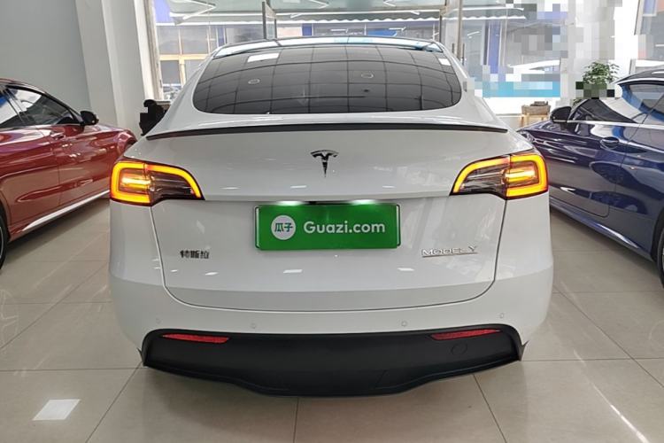 Tesla Model Y 2022 — 5