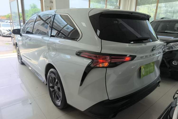 Toyota Granvia 2023 — 4