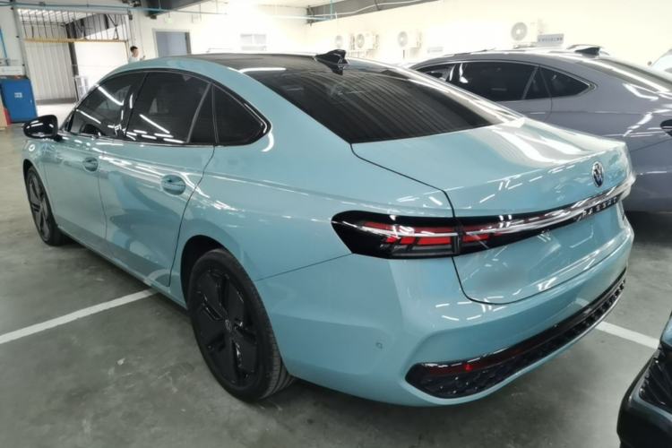 Volkswagen Passat 2025 — 4