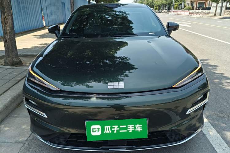 Geely Galaxy 8 2025 — 2