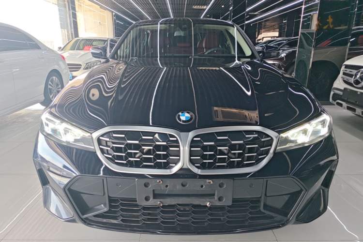 BMW 325i 2023 — 2
