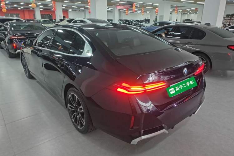 BMW 525Li 2025 — 4