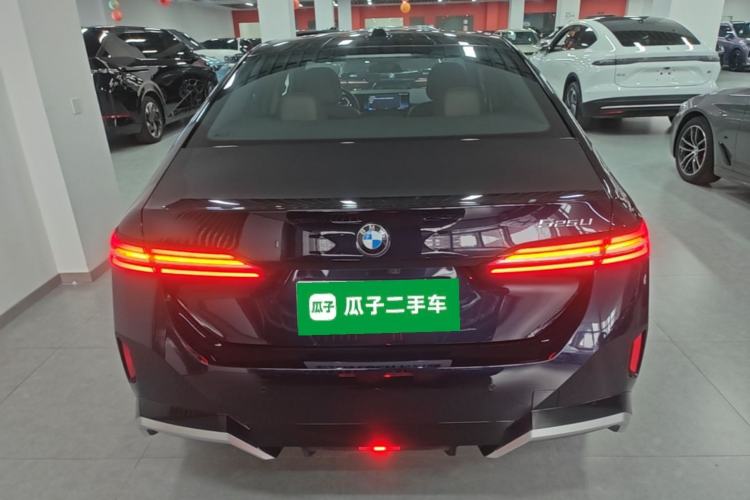 BMW 525Li 2025 — 5