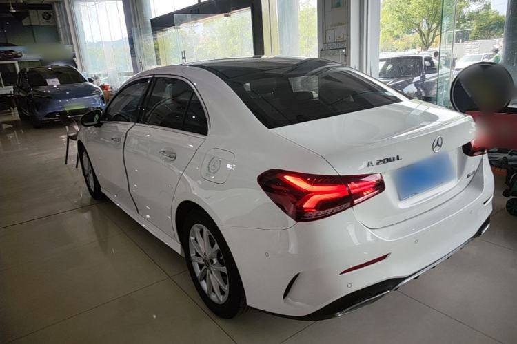 Mercedes-Benz A 200 L 2021 — фото 4