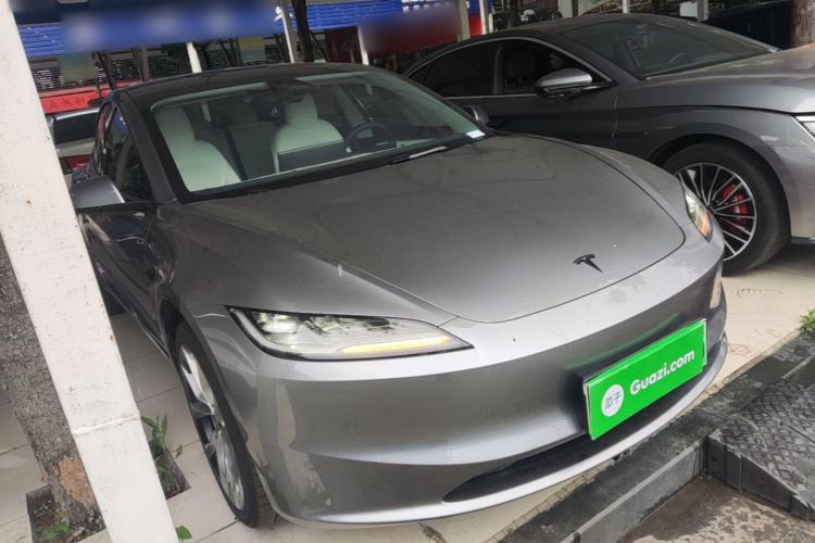 Tesla Model 3 2025 — 3