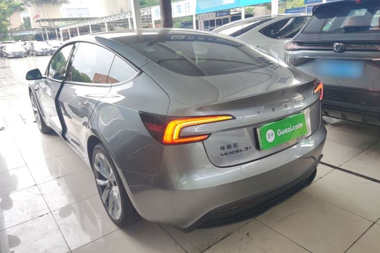 Tesla Model 3 2025 — 4