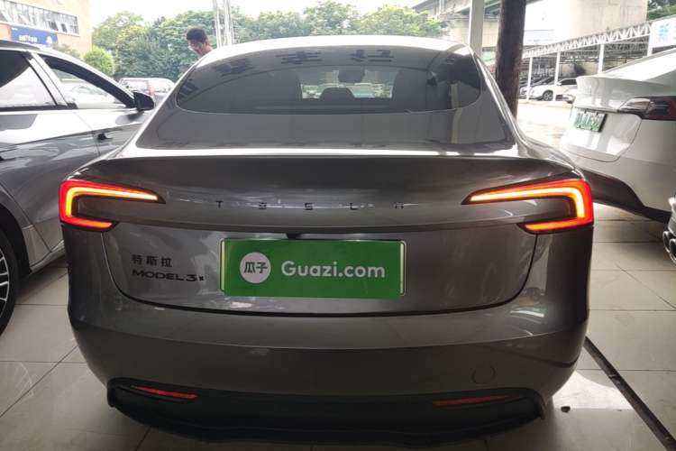 Tesla Model 3 2025 — 5