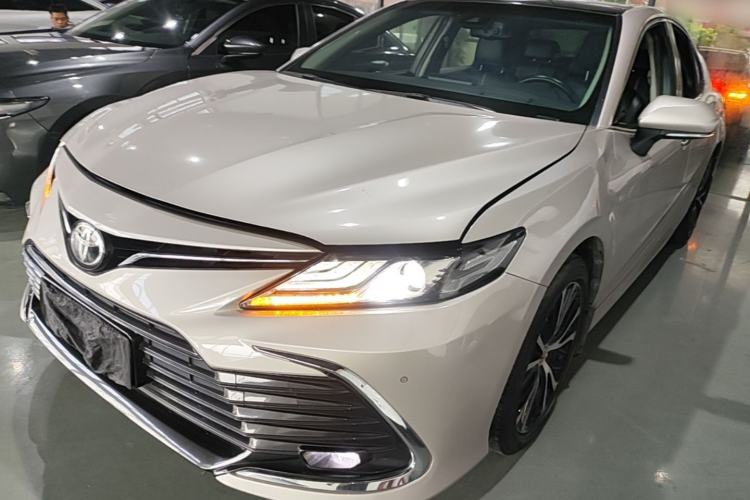 Toyota Camry 2021 — фото 1