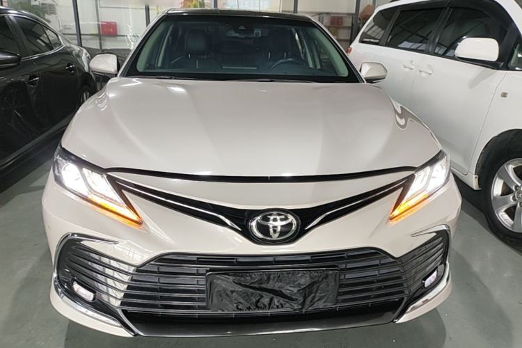 Toyota Camry 2021 — фото 2