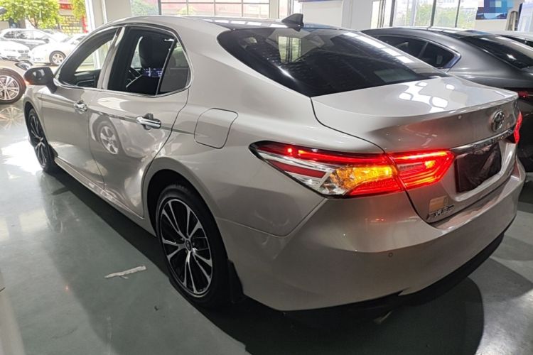 Toyota Camry 2021 — фото 4