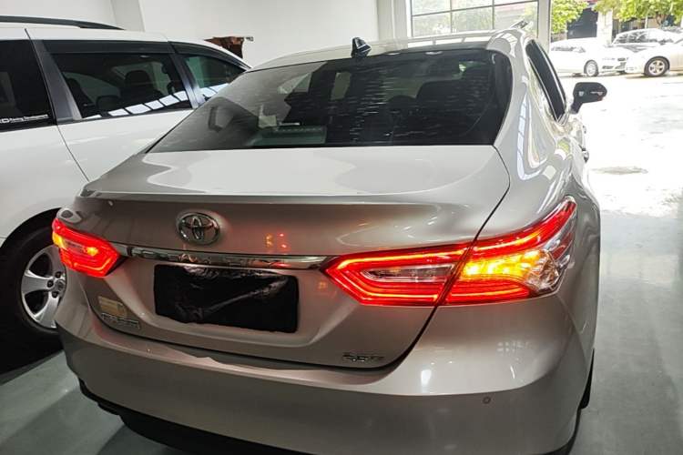 Toyota Camry 2021 — фото 5