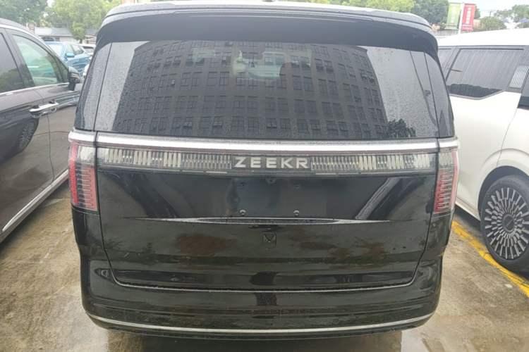 Zeekr 009 2022 — 5