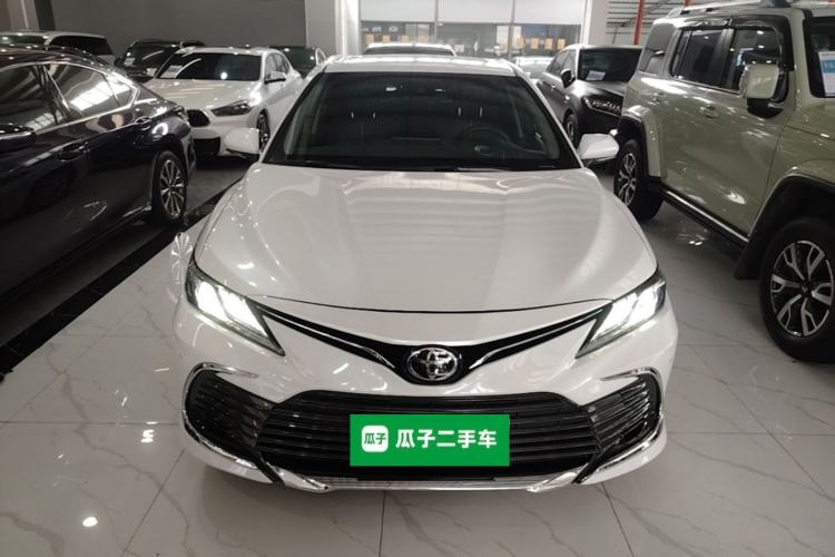 Toyota Camry 2023 — фото 2