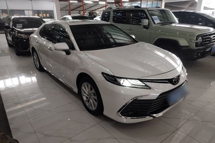 Toyota Camry 2023 — фото 3