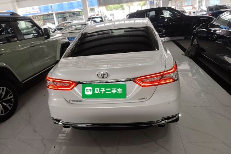 Toyota Camry 2023 — фото 5