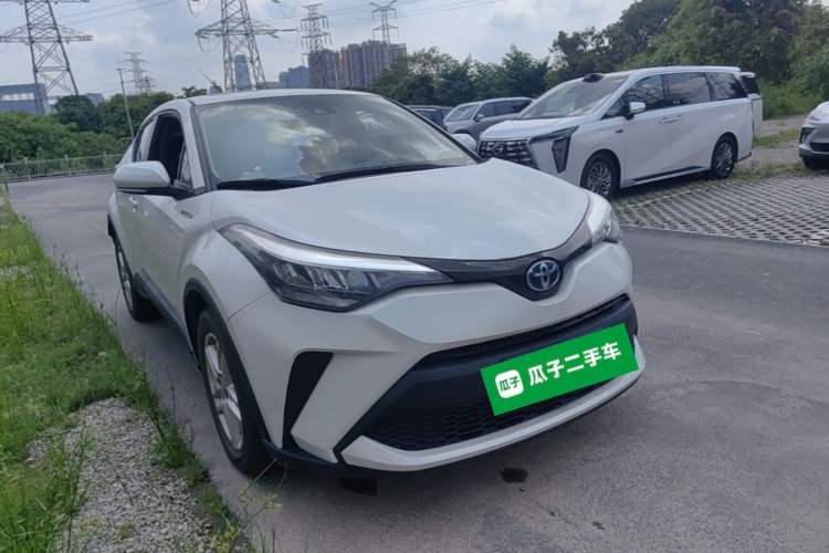 Toyota C-HR 2023 — 3