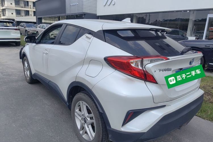 Toyota C-HR 2023 — 4