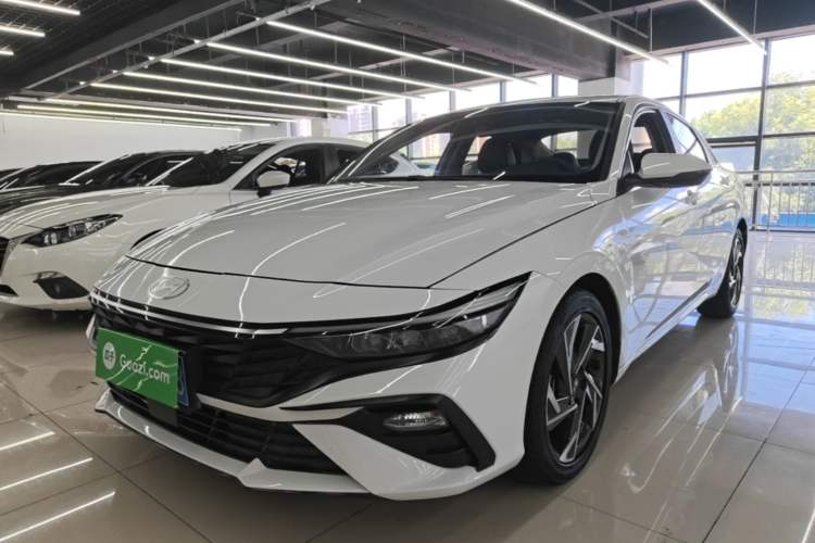 Hyundai Elantra 2023 — фото 1