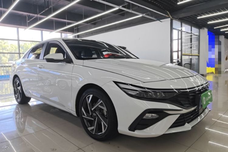 Hyundai Elantra 2023 — фото 3