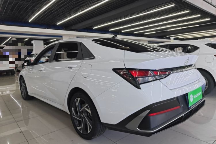 Hyundai Elantra 2023 — фото 4
