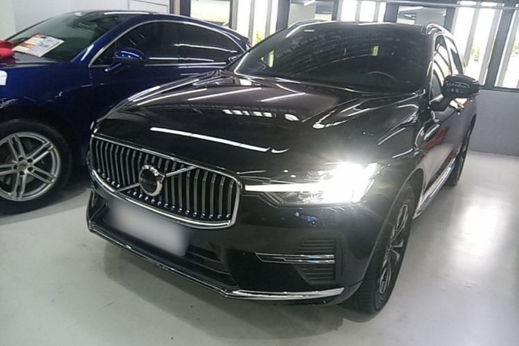 Volvo XC60 2024 — фото 1