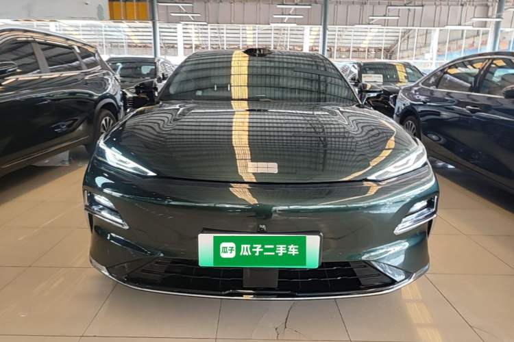 Geely Galaxy 8 2025 — 2