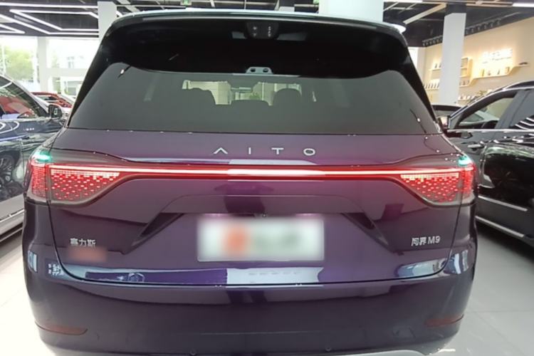 AITO M9 2025 — 5