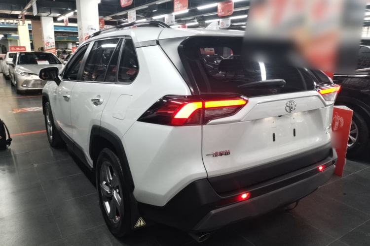 Toyota RAV4 2022 — 4